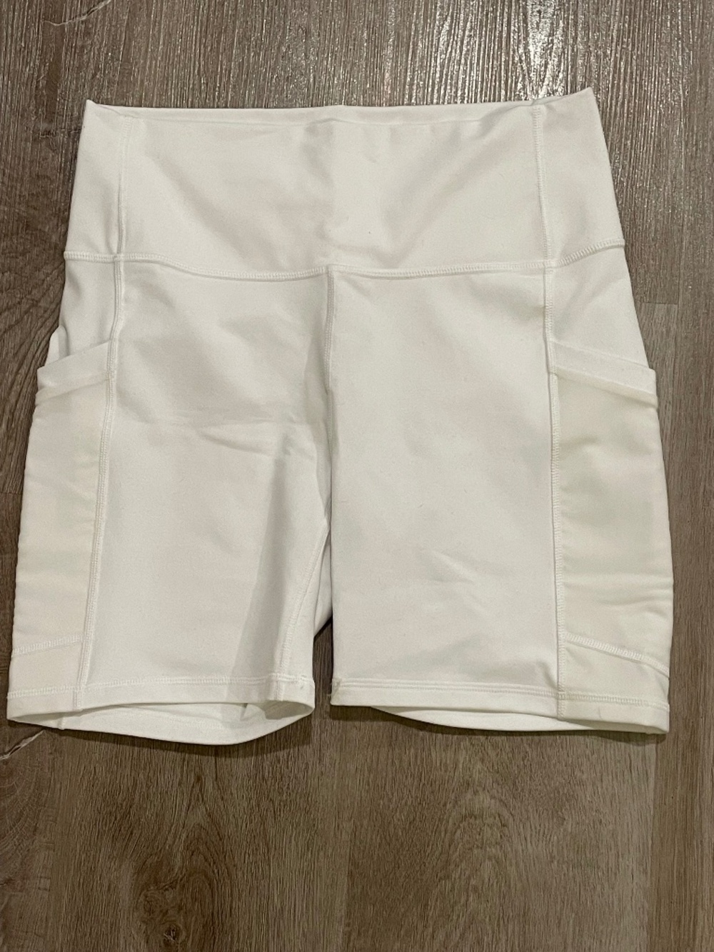 Fabletics On-The-Go Powerhold High-Waisted 6" Short Size Medium
